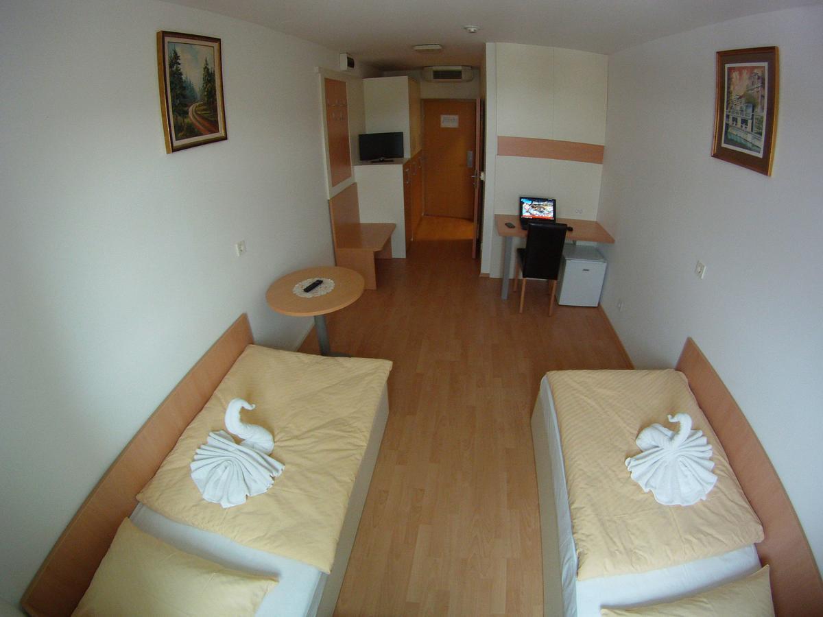 Hotel Galaksija Trebnje Exterior foto